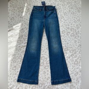 Gap High Rise Flare Jean, size 4/27